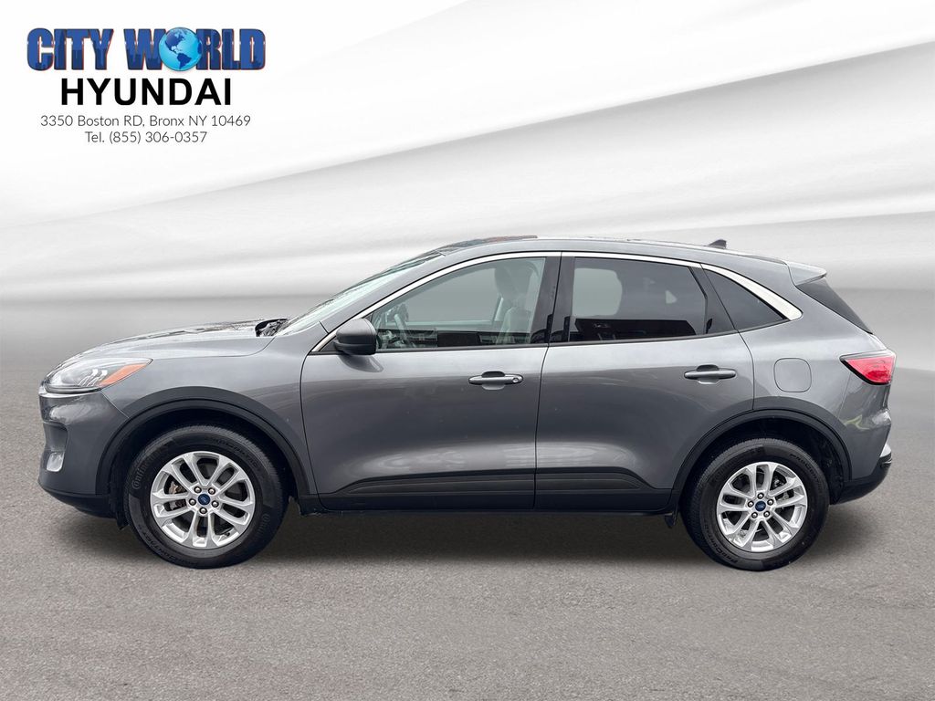 Used 2022 Ford Escape SE with VIN 1FMCU9G63NUB37221 for sale in Bronx, NY