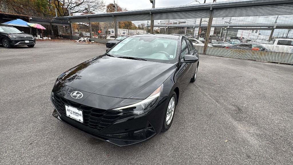 Used 2023 Hyundai Elantra SE Sedan