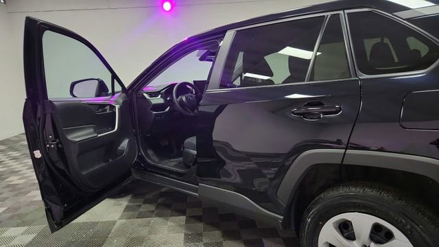 2024 Toyota RAV4 LE - Photo 16