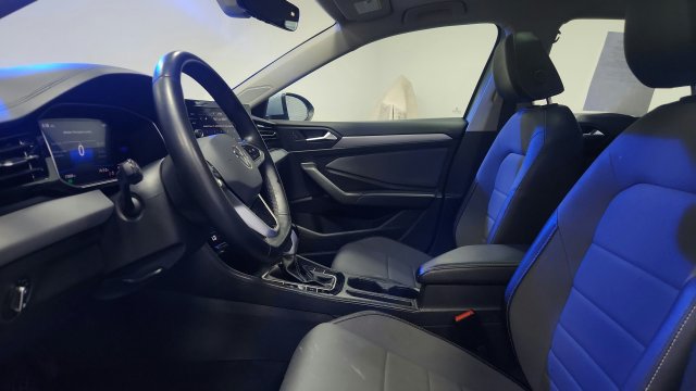 2025 Volkswagen Jetta SE - Photo 16