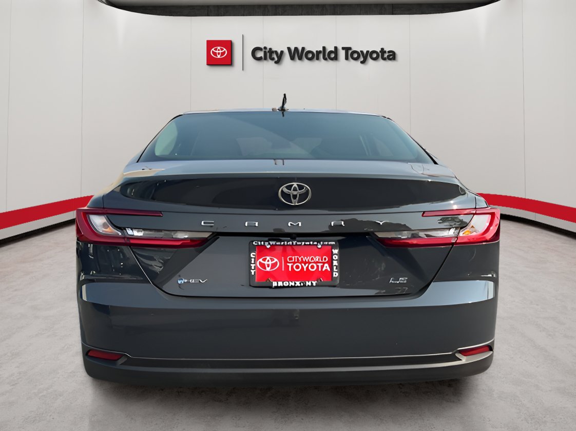 2025 Toyota Camry LE photo 4