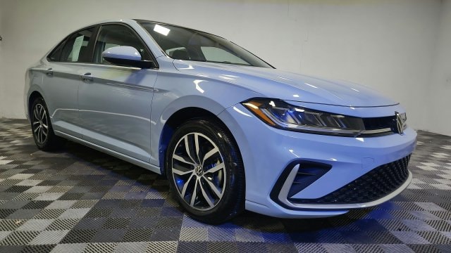 2025 Volkswagen Jetta SE - Photo 2