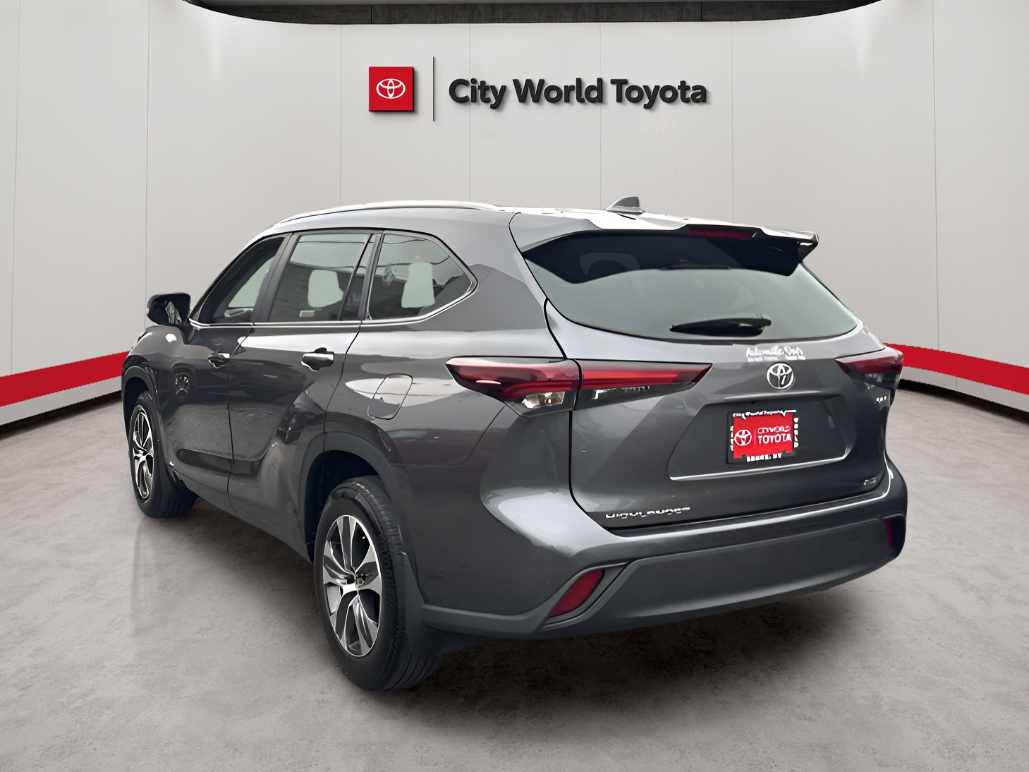 2025 Toyota Highlander Hybrid XLE photo 2