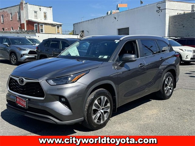 2023 Toyota Highlander XLE photo 3