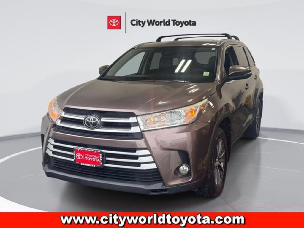 Used 2017 Toyota Highlander XLE Sport Utility