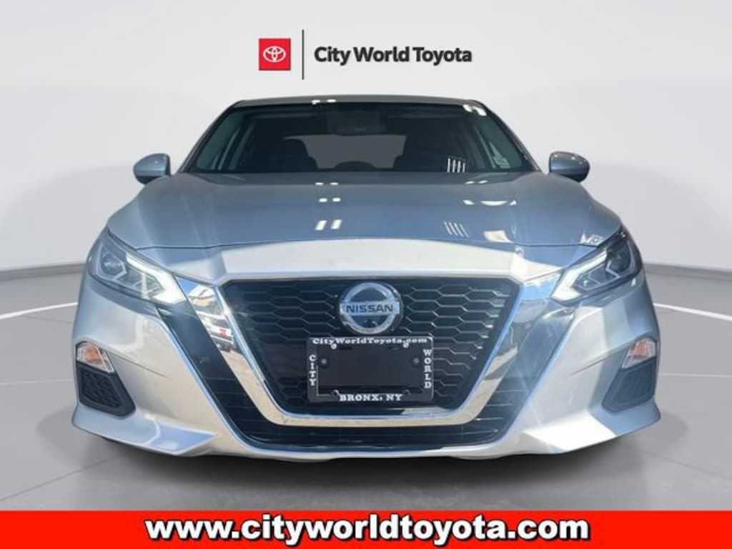 Used 2022 Nissan Altima 2.5 SV Sedan