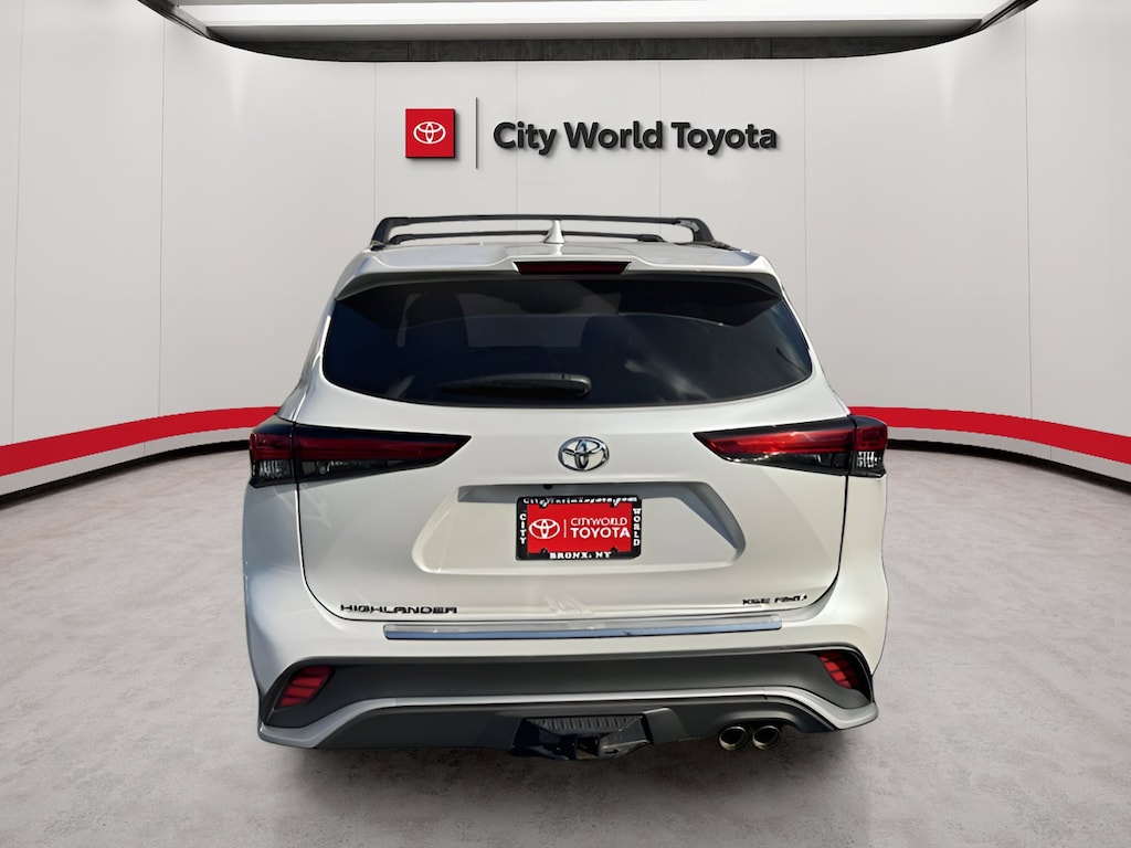 Used 2022 Toyota Highlander XSE Sport Utility