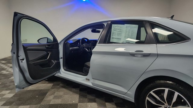 2025 Volkswagen Jetta SE - Photo 17