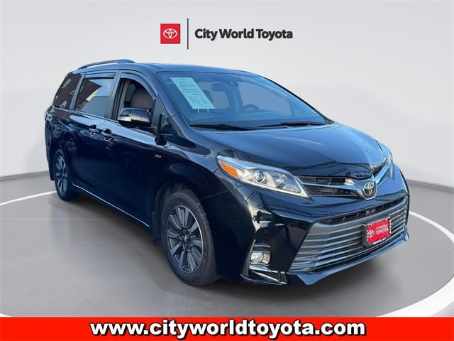 2020 Toyota Sienna Limited's photo
