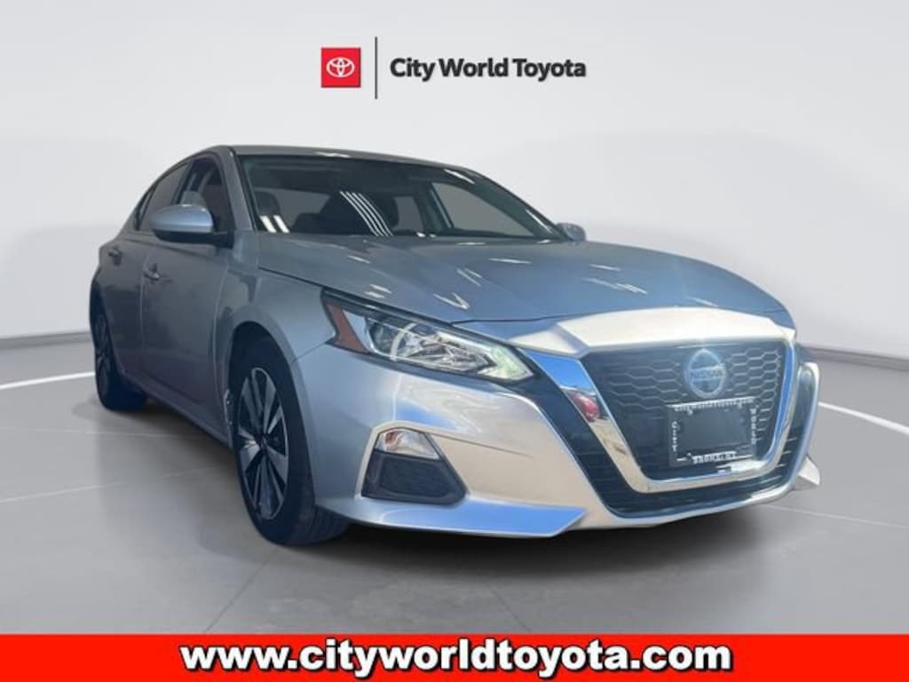 Used 2022 Nissan Altima 2.5 SV Sedan