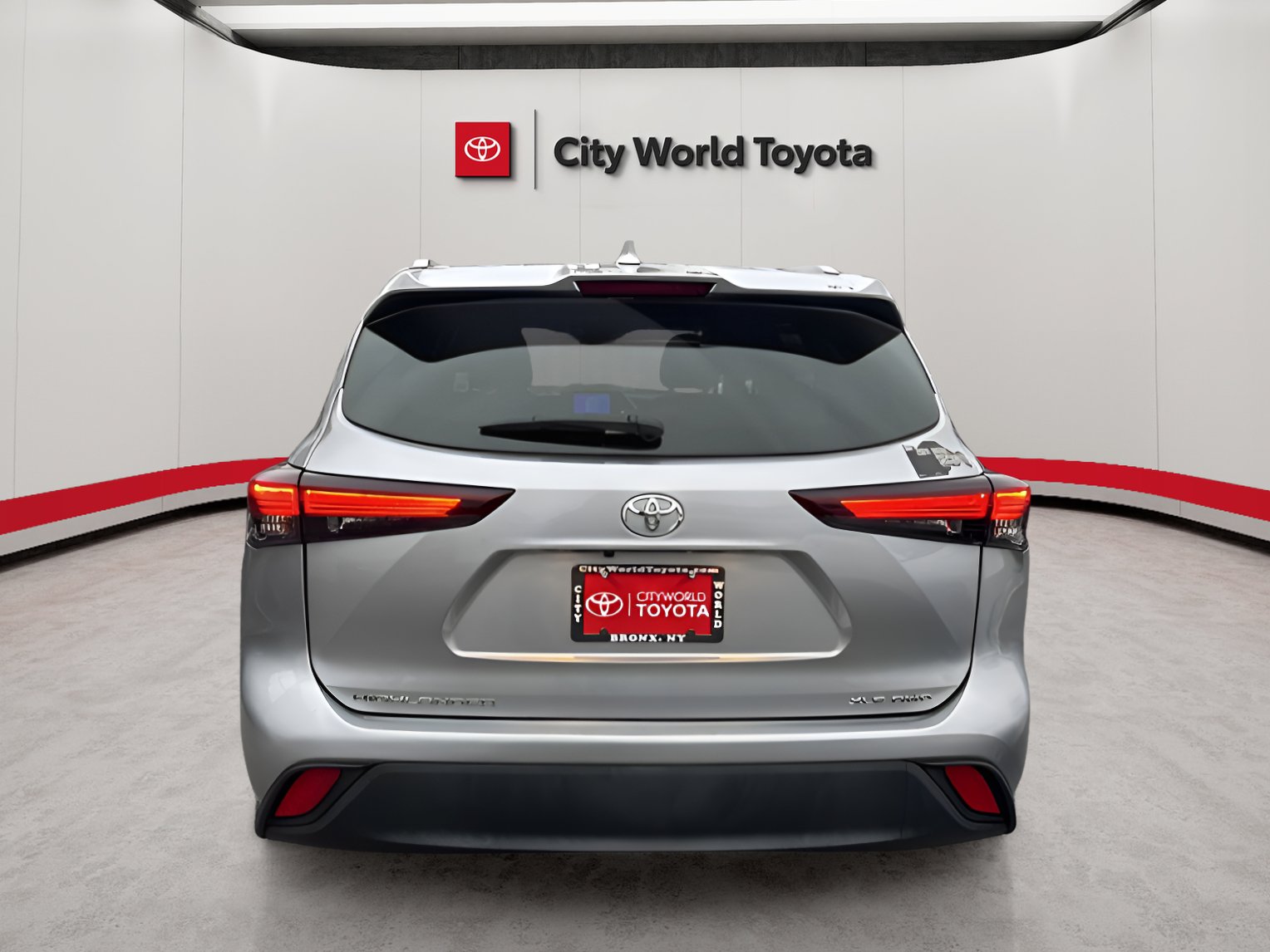 2024 Toyota Highlander XLE photo 4