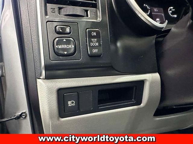 2018 Toyota Sequoia SR5 - Photo 21