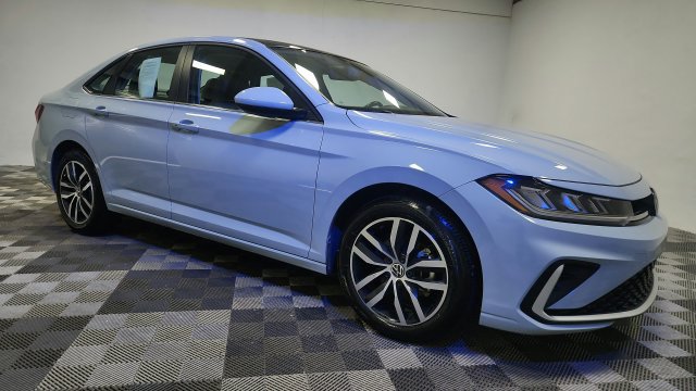 2025 Volkswagen Jetta SE - Photo 8