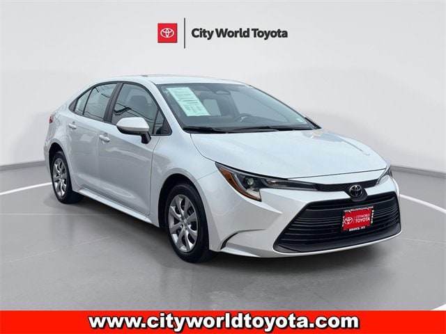 2025 Toyota Corolla LE's photo