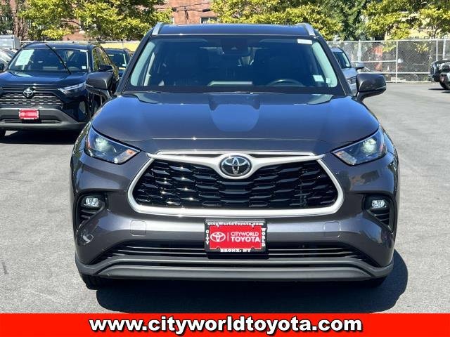 Used 2022 Toyota Highlander XLE with VIN 5TDGZRBH9NS565816 for sale in Bronx, NY