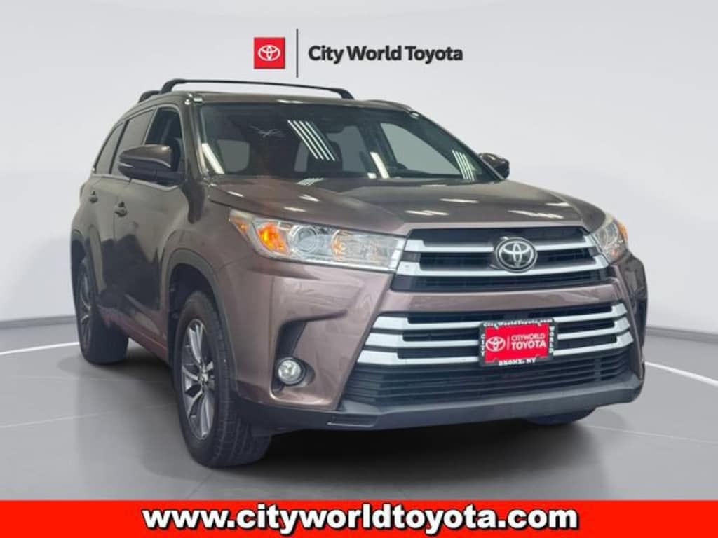 Used 2017 Toyota Highlander XLE Sport Utility