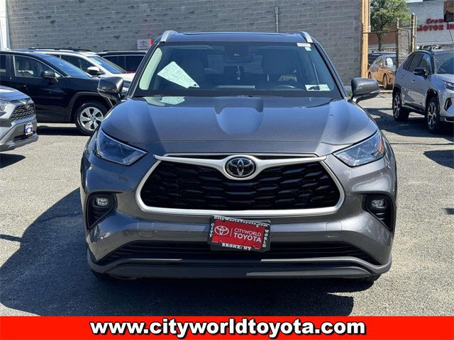 2023 Toyota Highlander XLE photo 2