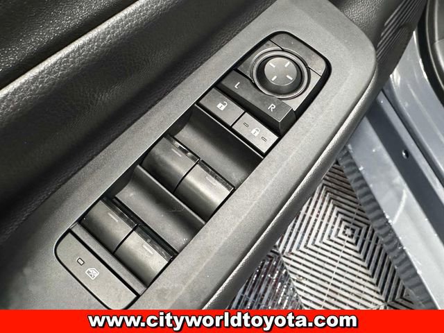2024 Toyota Prius Prime SE - Photo 17