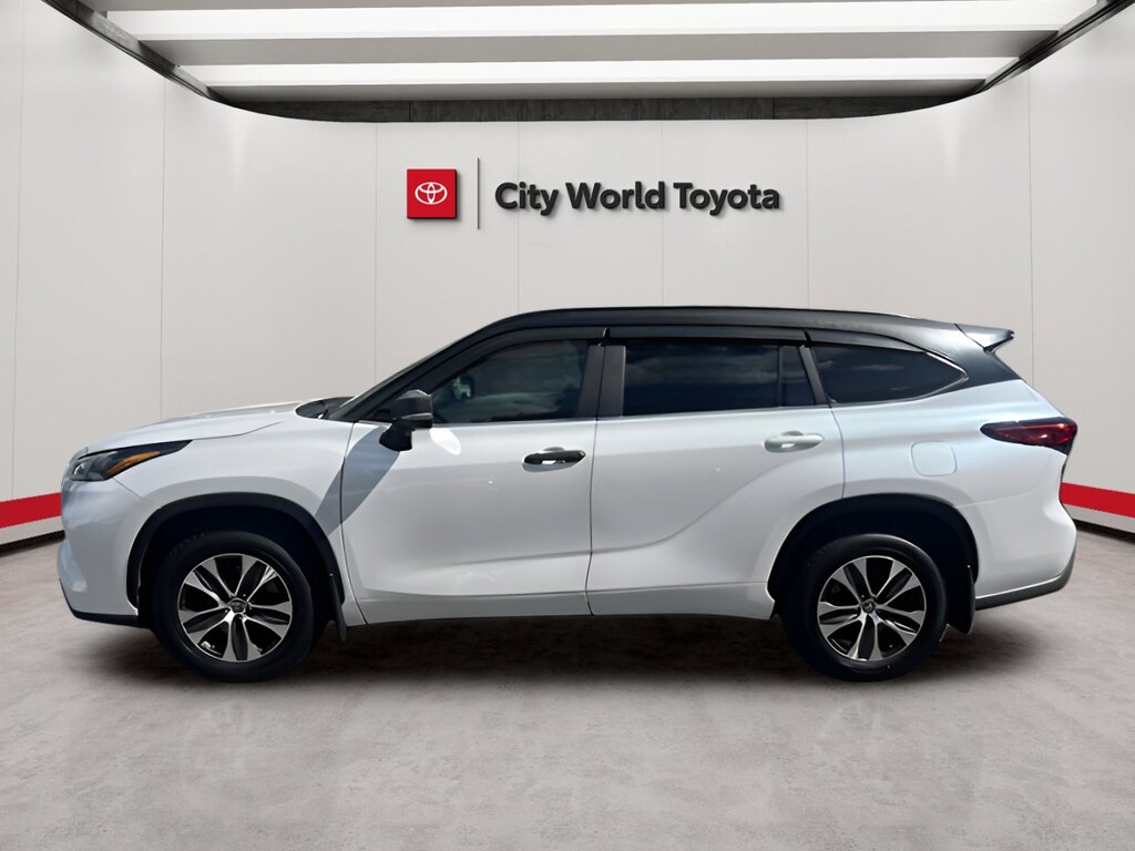 Used 2023 Toyota Highlander XLE Sport Utility