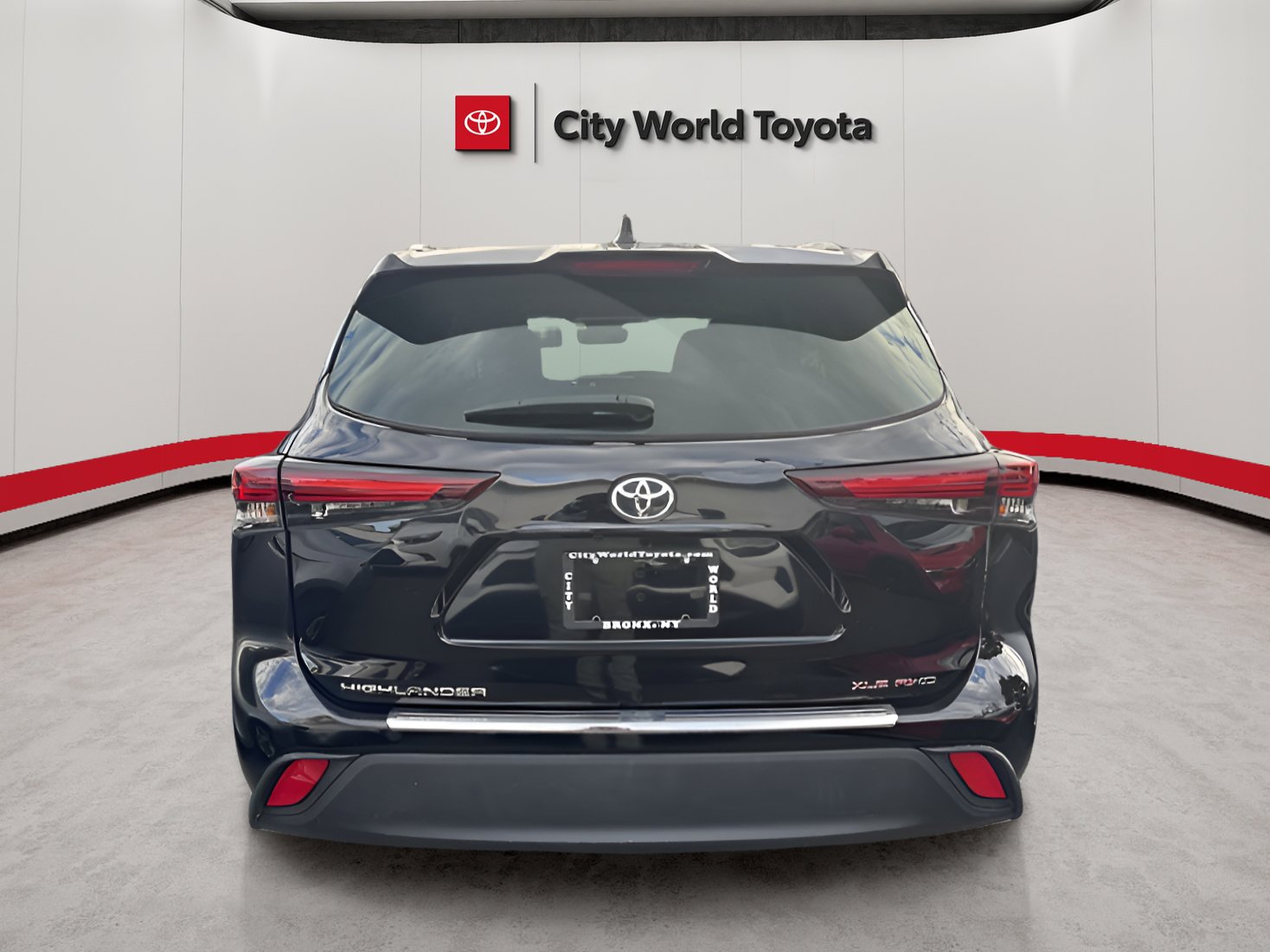 2024 Toyota Highlander XLE photo 4