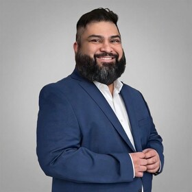 Staff member JULIO ESCOBAR from 7fa48ce63379