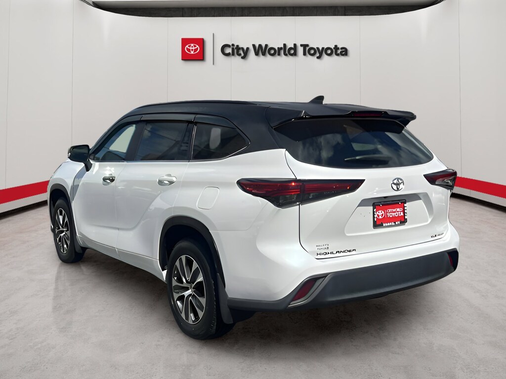 Used 2023 Toyota Highlander XLE Sport Utility