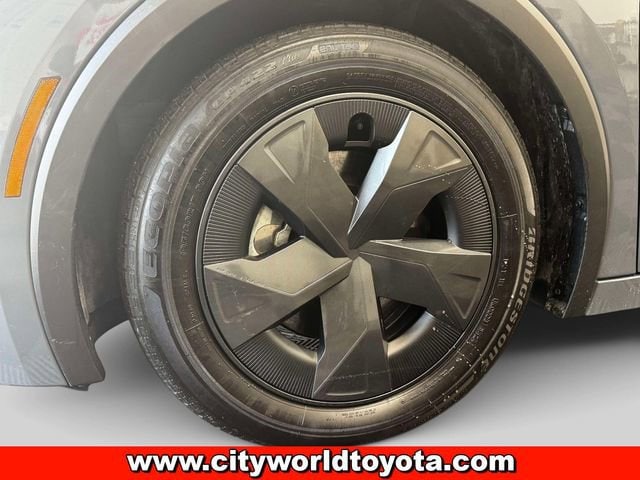 2024 Toyota Prius Prime SE - Photo 10