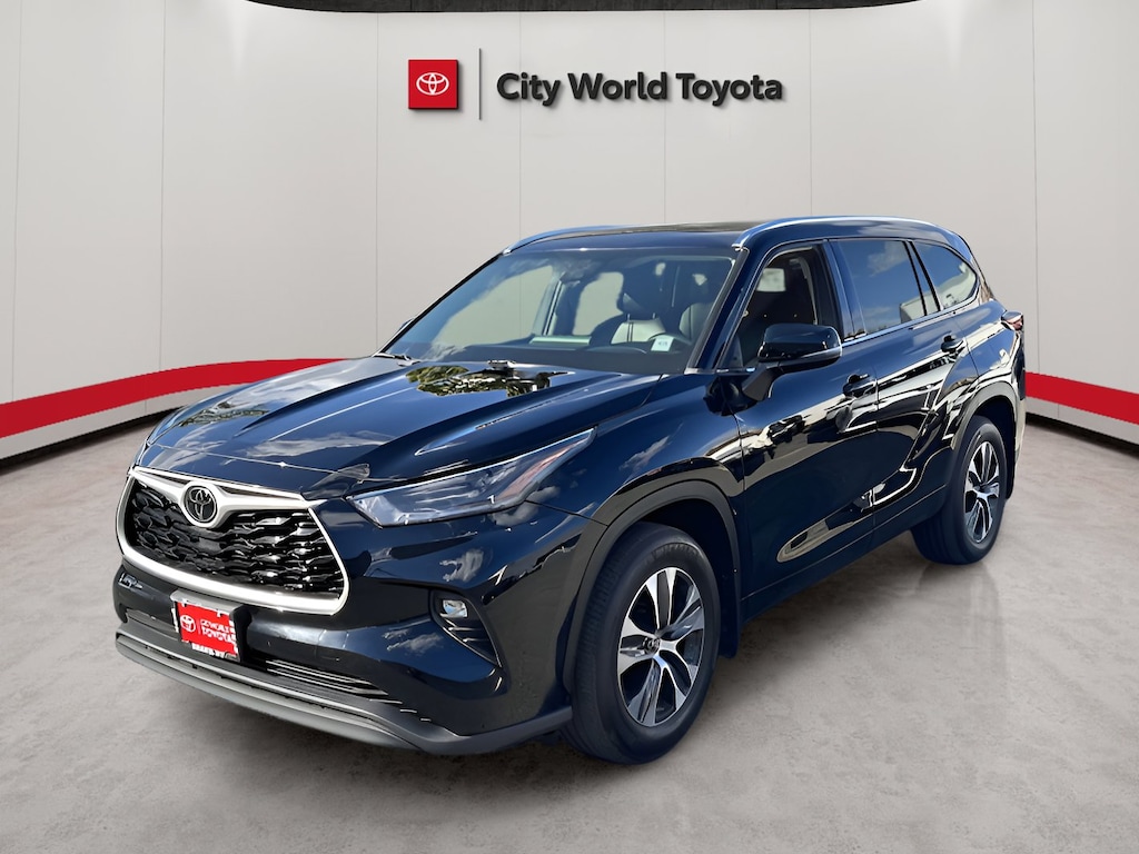 Used 2021 Toyota Highlander XLE Sport Utility