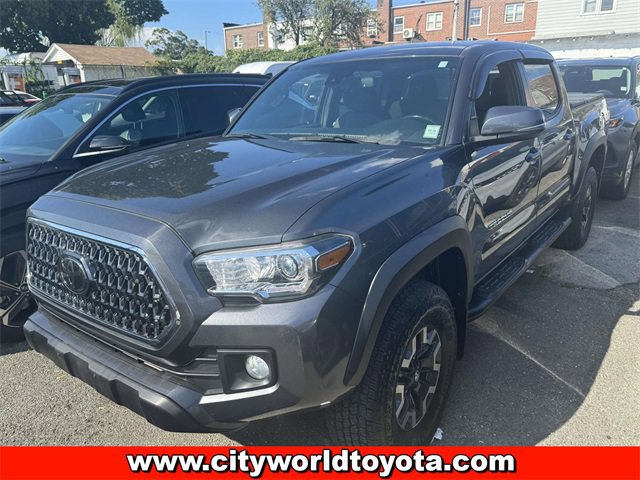 2019 Toyota Tacoma TRD Off-Road photo 2