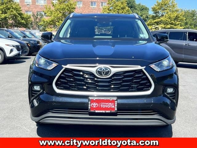 Used 2022 Toyota Highlander XLE with VIN 5TDGZRBH2NS200295 for sale in Bronx, NY