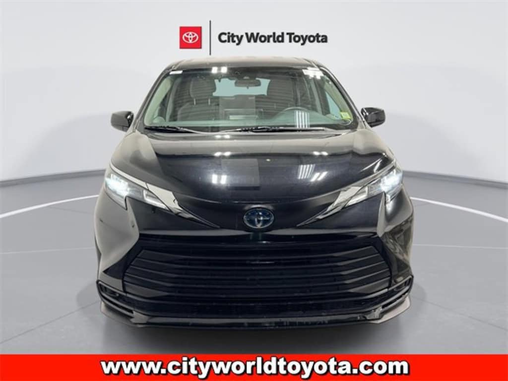 Used 2024 Toyota Sienna LE Passenger Van