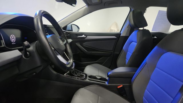 2025 Volkswagen Jetta SE - Photo 9