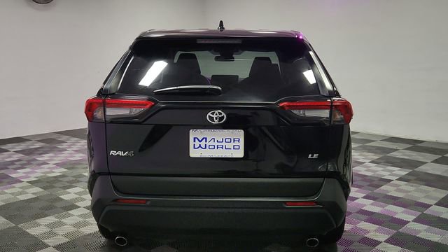 2025 Toyota RAV4 LE - Photo 6