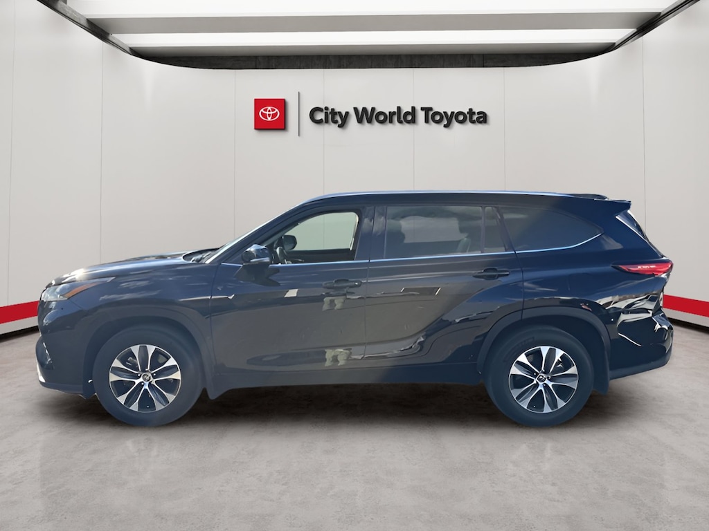 Used 2021 Toyota Highlander XLE Sport Utility