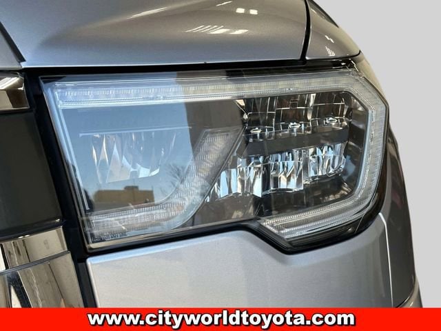 2018 Toyota Sequoia SR5 - Photo 8