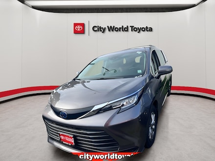 2022 Toyota Sienna LE Passenger Van