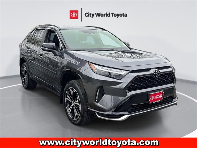 2025 Toyota RAV4 XSE's photo
