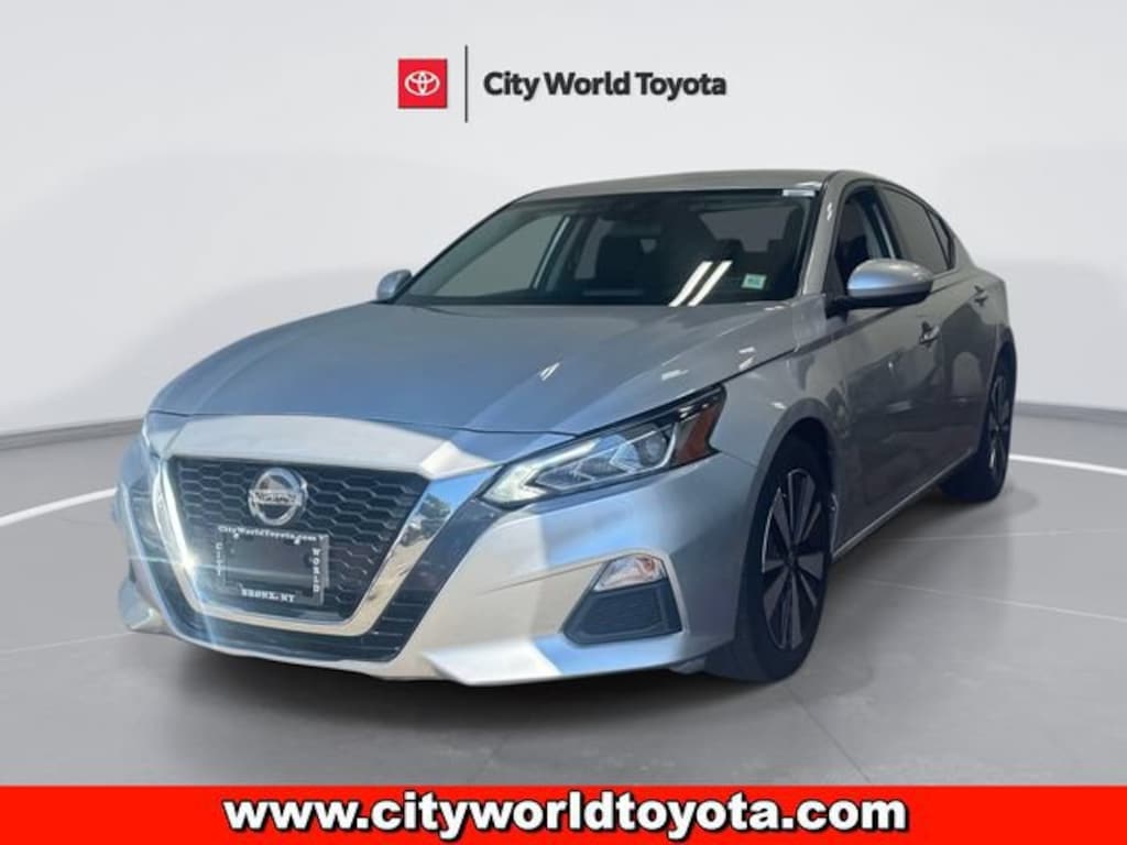 Used 2022 Nissan Altima 2.5 SV Sedan