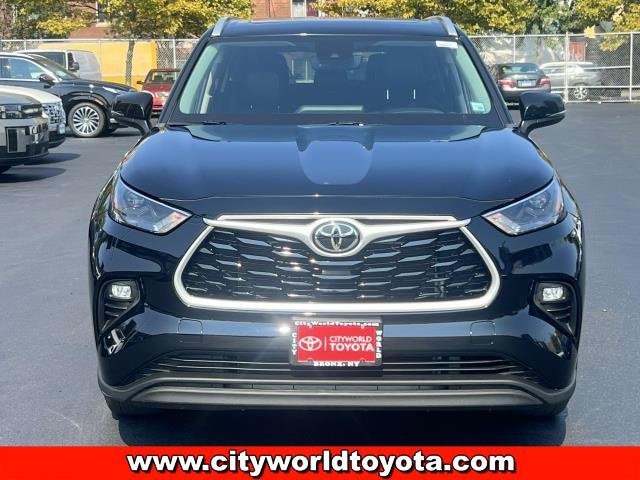 Used 2022 Toyota Highlander XLE with VIN 5TDHZRBH2NS571641 for sale in Bronx, NY