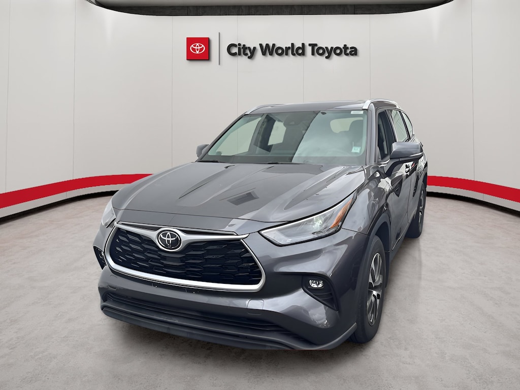 Used 2022 Toyota Highlander XLE Sport Utility