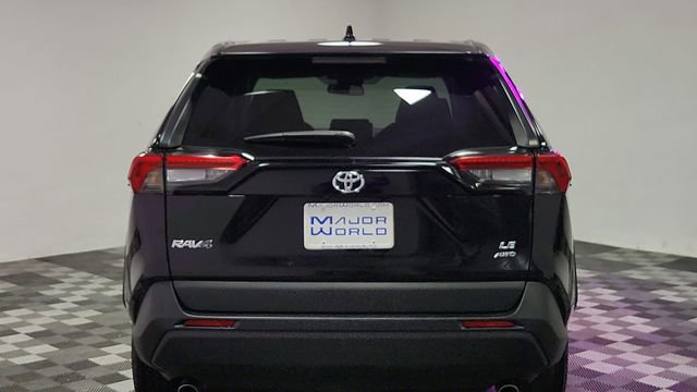 2024 Toyota RAV4 LE - Photo 6