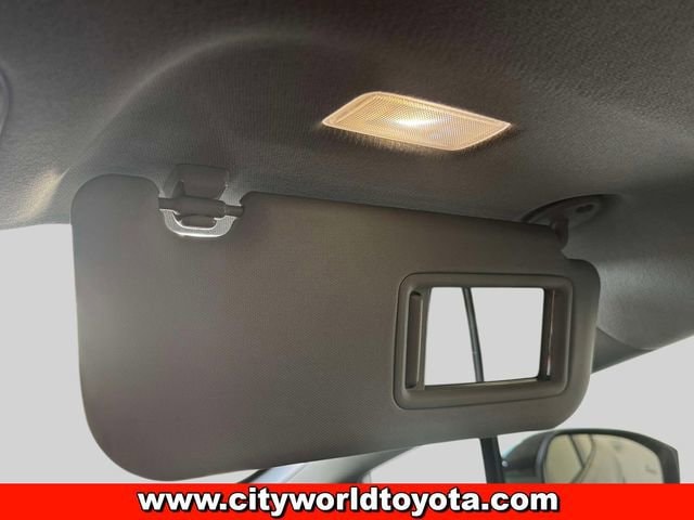 2024 Toyota Prius Prime SE - Photo 30