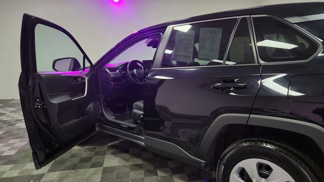 2025 Toyota RAV4 LE - Photo 16