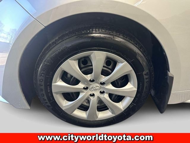 2026 Toyota Corolla LE - Photo 9
