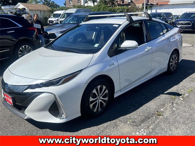 2022 Toyota Prius Prime LE photo 3