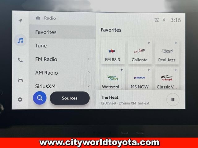 2024 Toyota Prius Prime SE - Photo 25