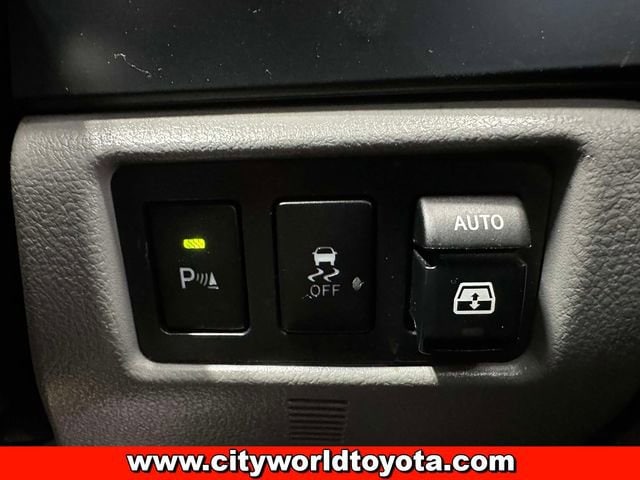 2018 Toyota Sequoia SR5 - Photo 28