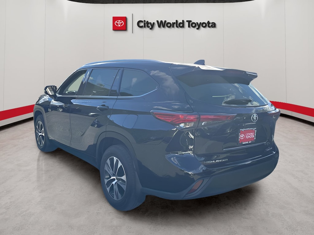 Used 2021 Toyota Highlander XLE Sport Utility