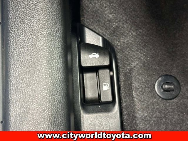 2026 Toyota Corolla LE - Photo 21