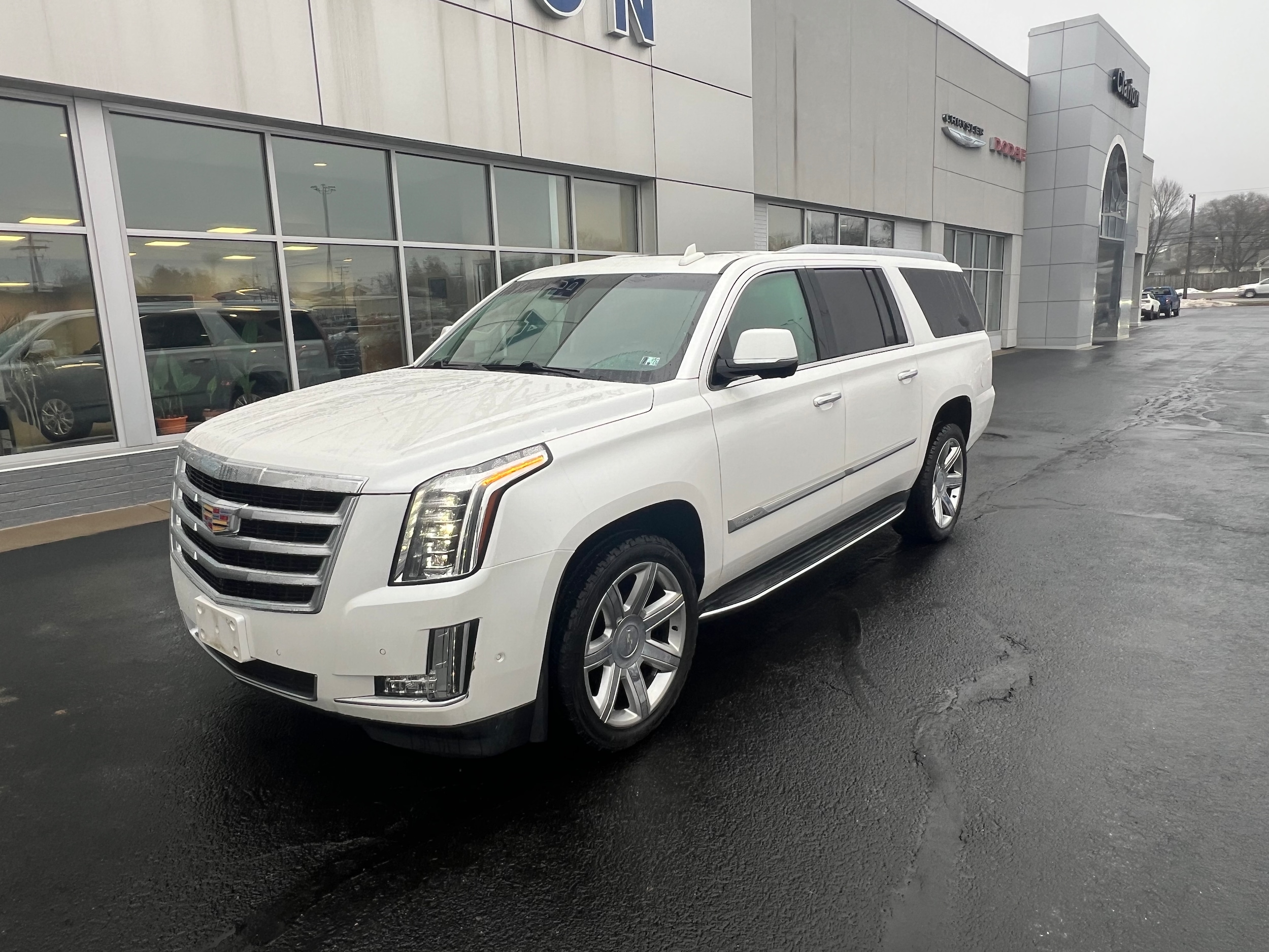 2019 Cadillac Escalade ESV Luxury's photo